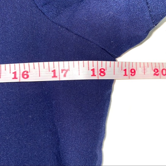 FIGS Casma Navy V-Neck Short Sleeve Scrub Top XS - Picture 7 of 8